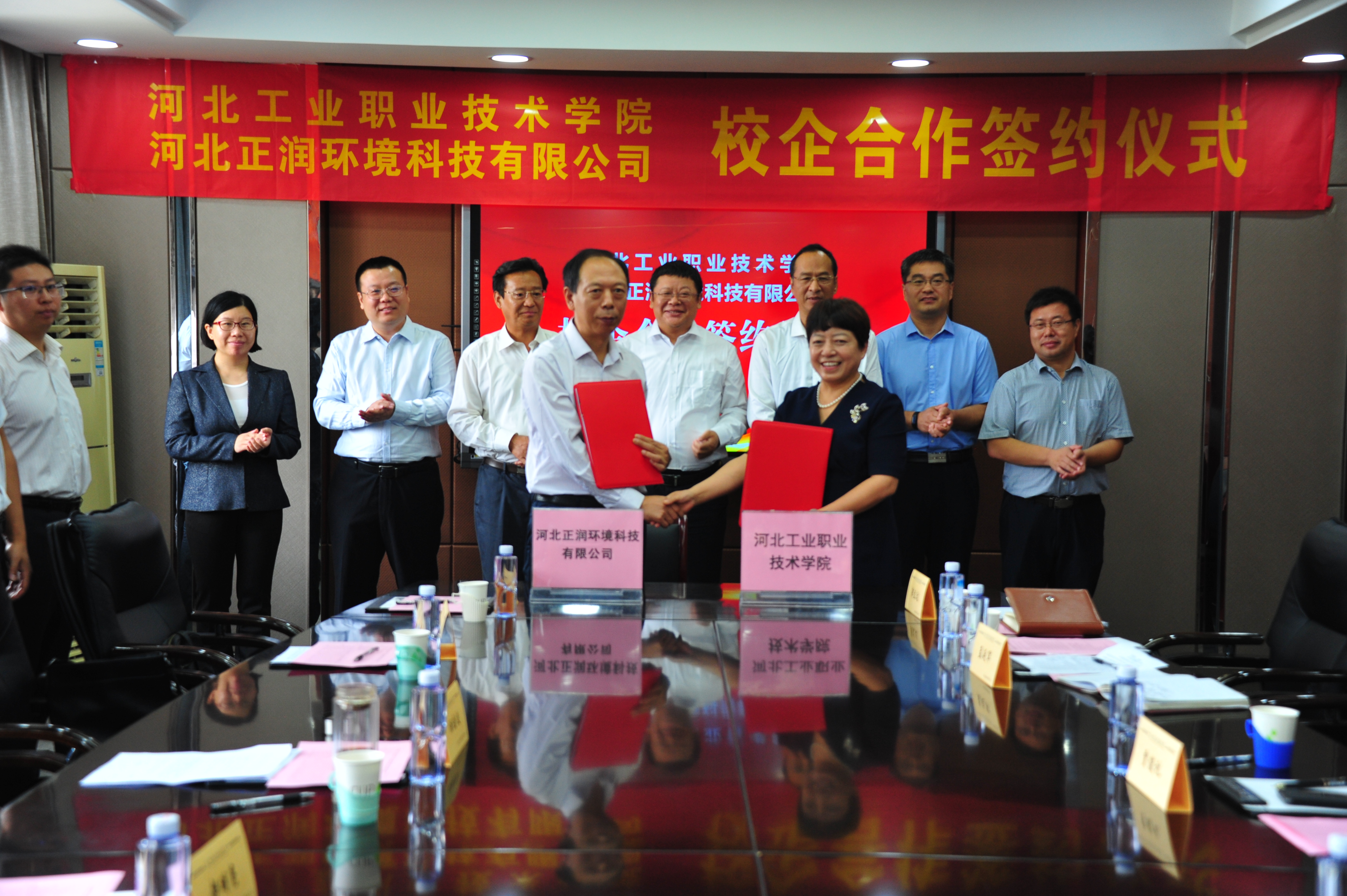 付院长代表学院签约 付院长代表学院签约